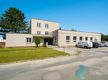 Pronájem - kanceláře, 349 m²