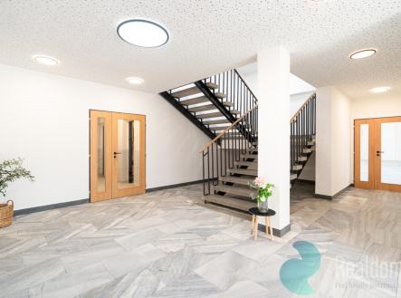 Pronájem kanceláře, 349 m²