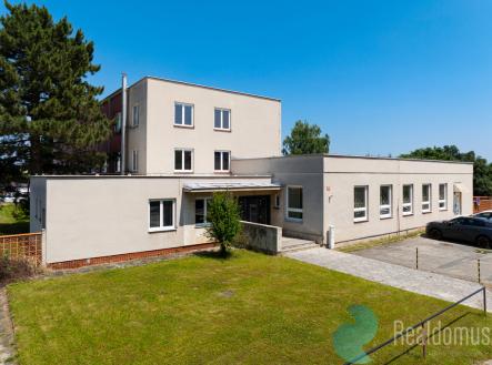 Pronájem - kanceláře, 1 260 m²
