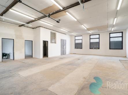 Pronájem - skladovací prostor, 414 m²