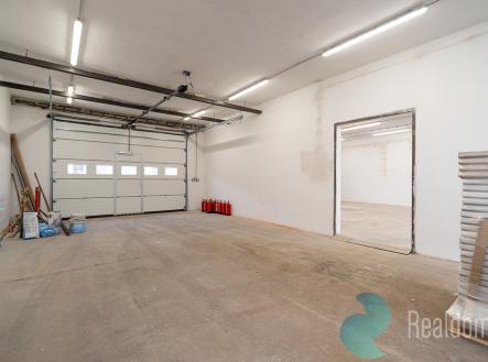 Pronájem - skladovací prostor, 414 m²