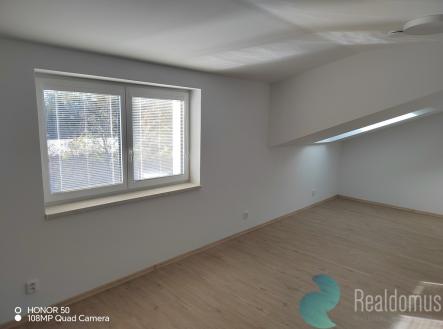 Pronájem bytu, 3+kk, 86 m²