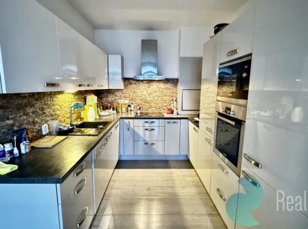 Pronájem bytu, 2+kk, 79 m²