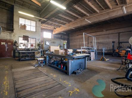 Prodej výrobní prostor, 2 255 m²
