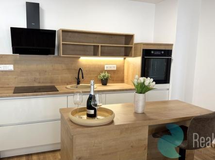 Pronájem bytu, 4+kk, 175 m²