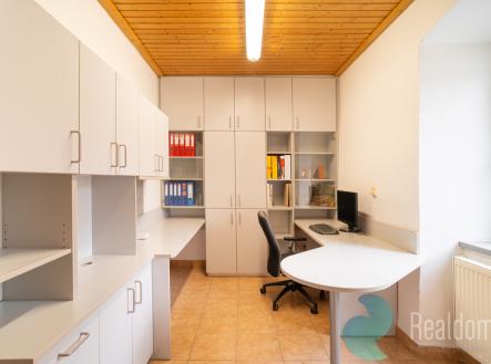 Prodej výrobní prostory, 1 075 m²