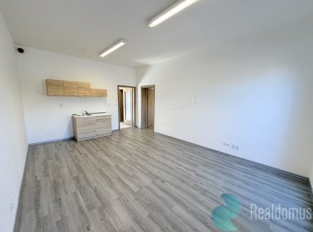 Pronájem kanceláře, 72 m²
