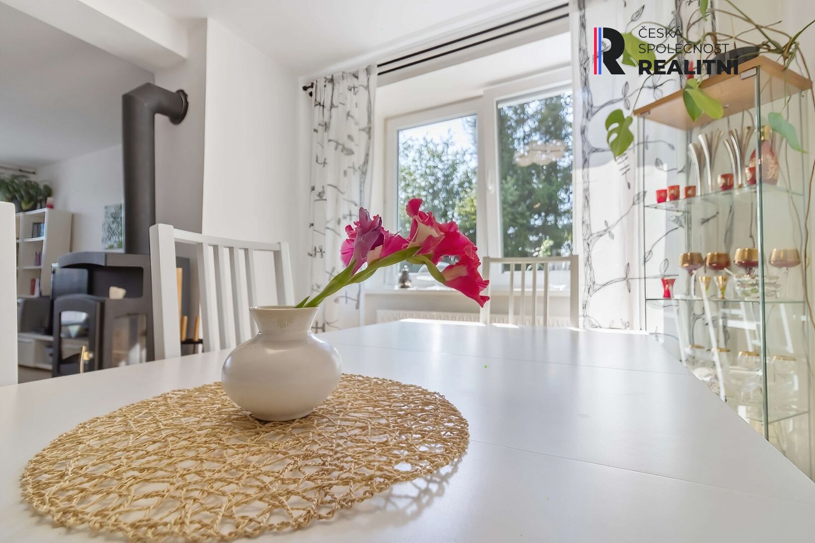 Rodinný dům 2x 4+1 s velkou dvojgaráží a velkým pozemkem