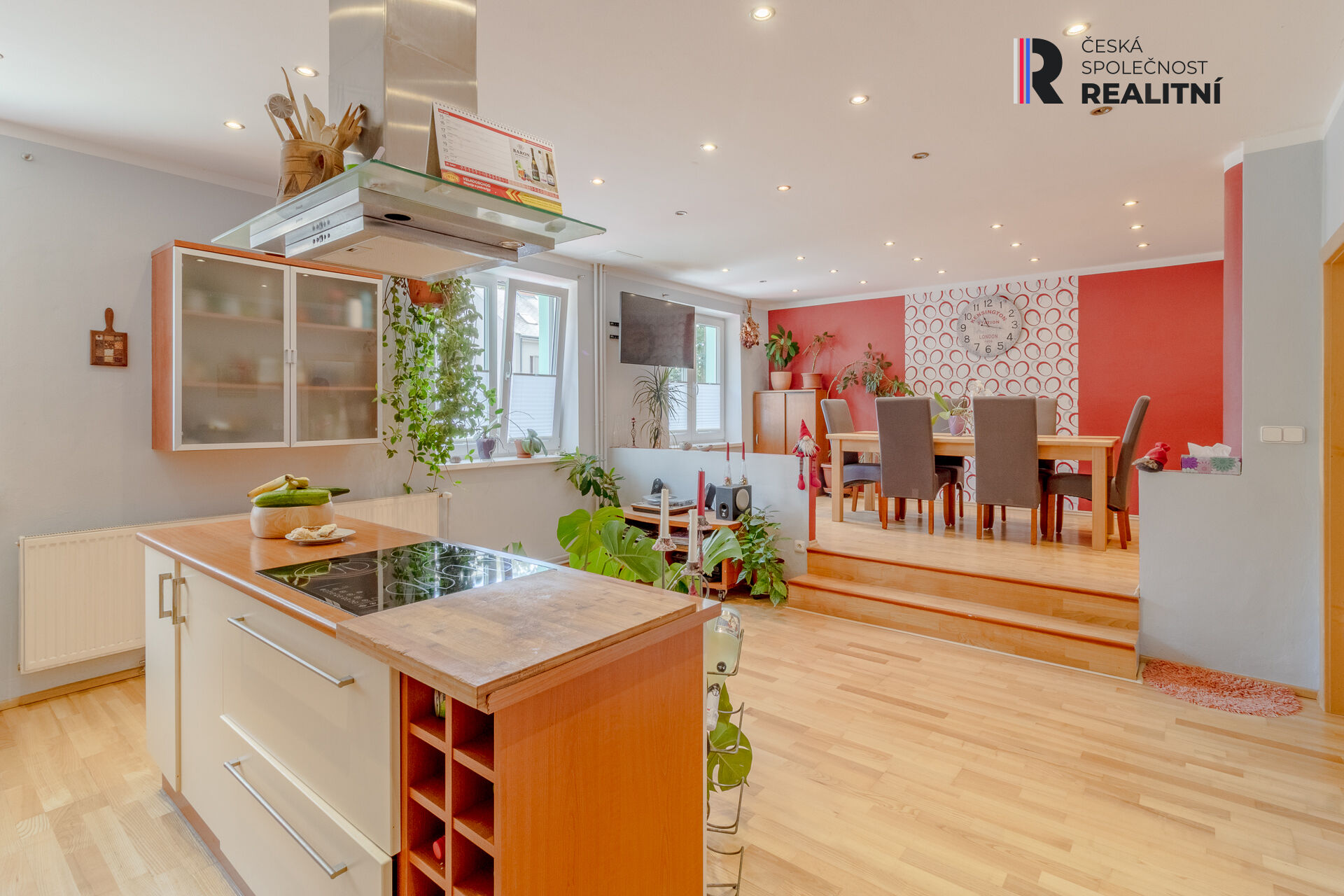 kuchyň s jídelnou