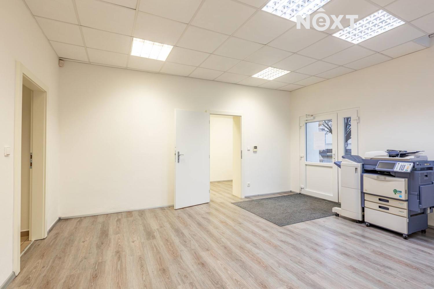 Prodej komerční Kanceláře, 83㎡