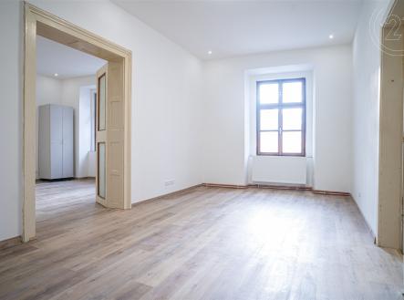 Pronájem bytu, atypický, 77 m²