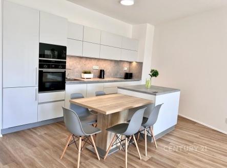 Pronájem bytu, 2+kk, 83 m²