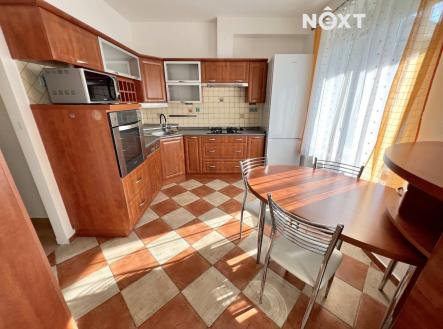 Pronájem bytu, 2+kk, 77 m²