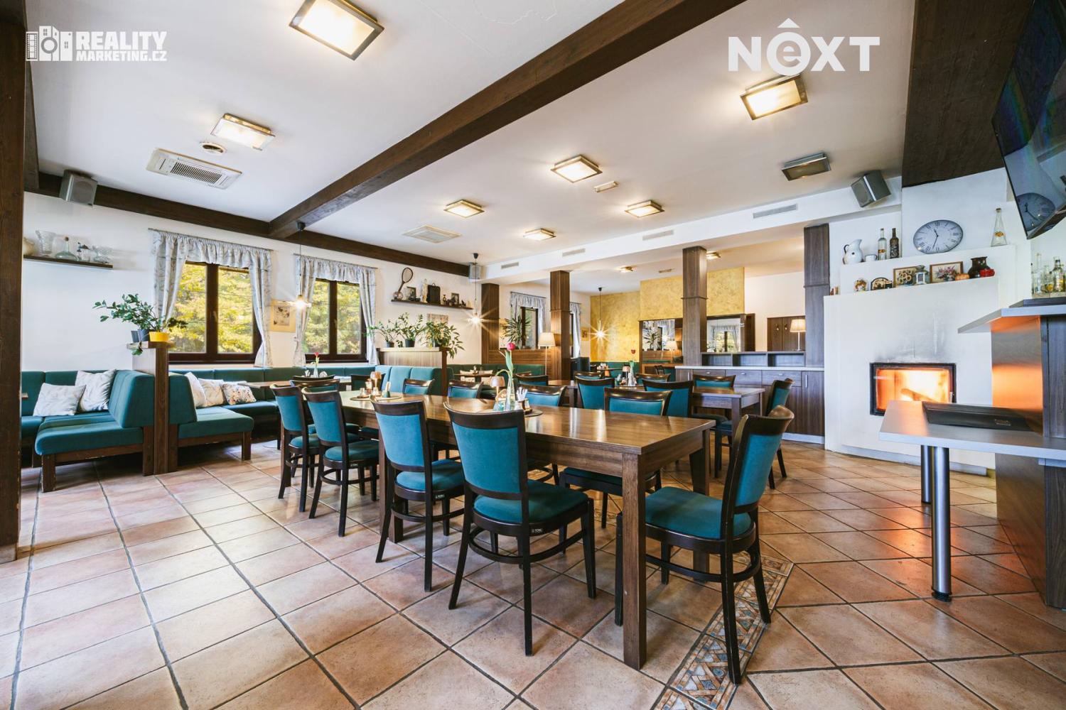 Prodej komerční Restaurace, 304㎡