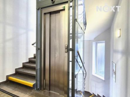 Pronájem kanceláře, 74 m²