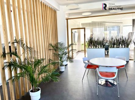 Pronájem kanceláře, 550 m²