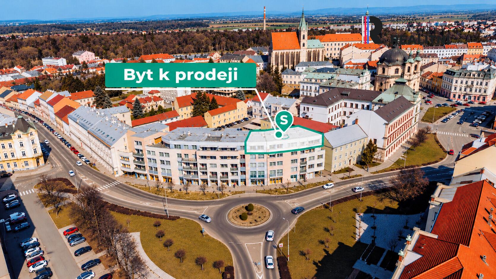 Prodej výjimečně prostorného bytu 5+2 se 3 koupelnami a terasami v srdci Kroměříže na náměstí Míru.