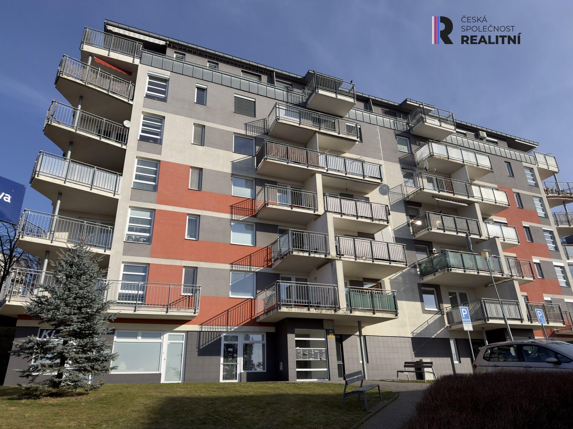 Pronájem bytu 2+kk s lodžií, ul. Voženílkova, Jižní Svahy, Zlín