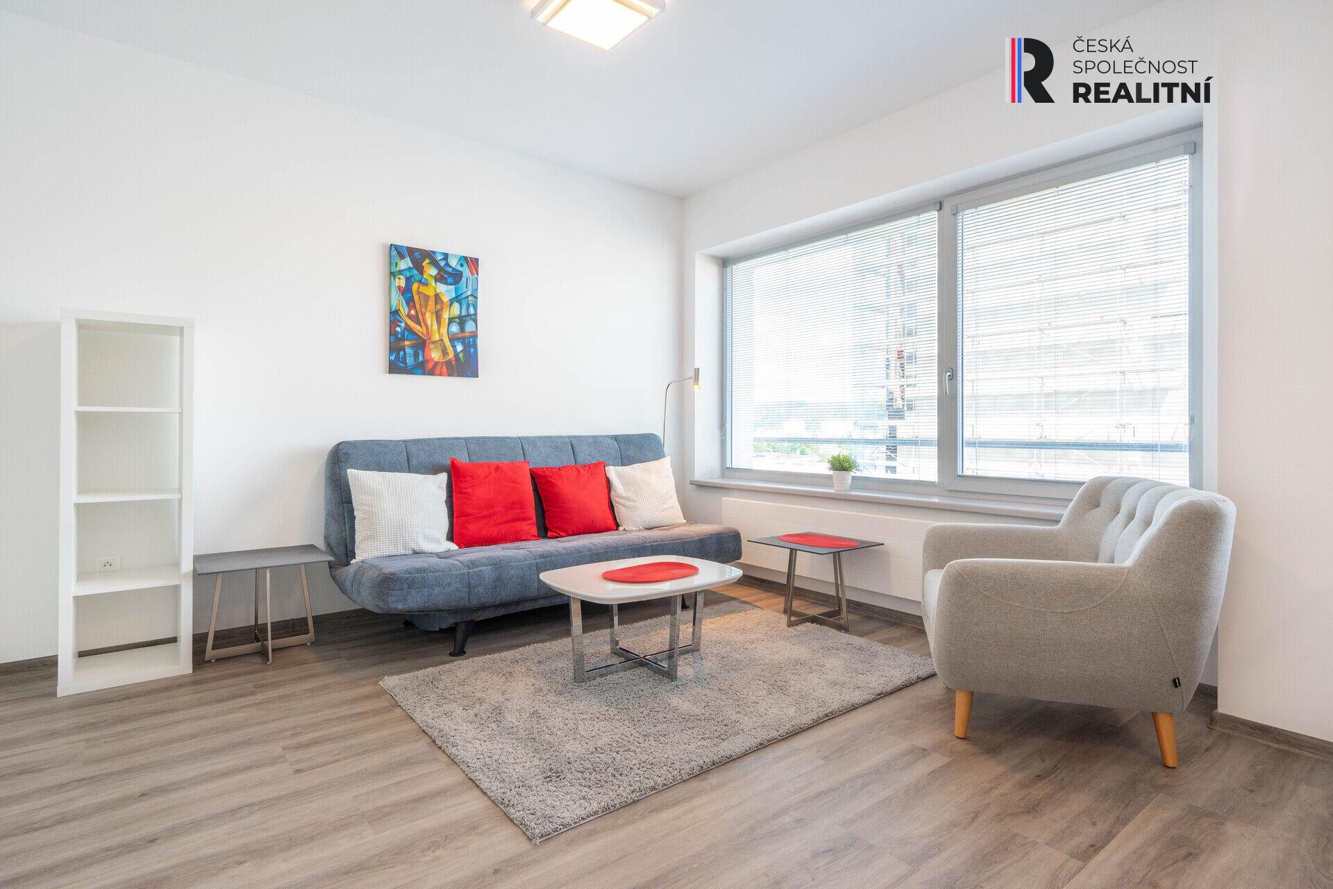 Pronájem vybaveného bytu 1kk v novostavbě BD, Zlín centrum, Lorencova ul. + kryté parkovací stání