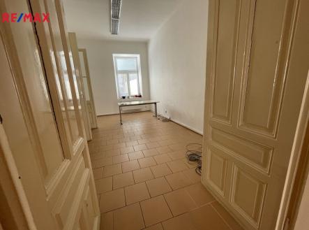 Pronájem - obchodní prostor, 74 m²