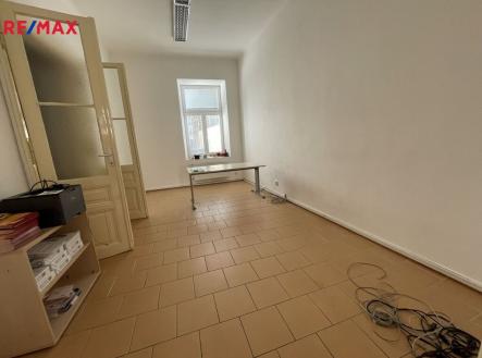 Pronájem - obchodní prostor, 74 m²