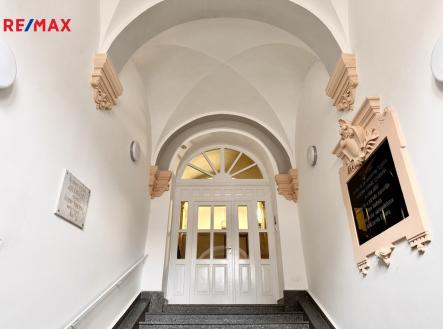 Prodej nájemního domu, 2 396 m²