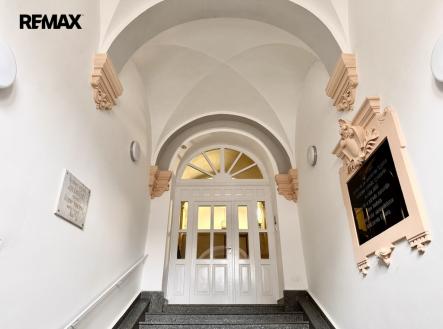 Prodej nájemního domu, 2 396 m²