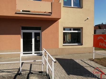 Pronájem obchodní prostor, 56 m²