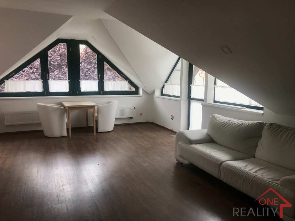 5B380C2B-CD5D-47C7-B85C-DF42F8E3B1B7_1_105_c