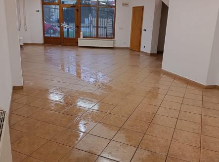 Pronájem obchodní prostory, 90 m²