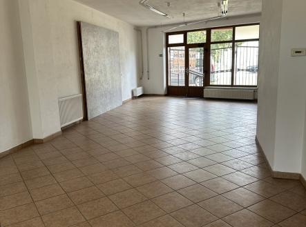 Pronájem obchodní prostory, 90 m²