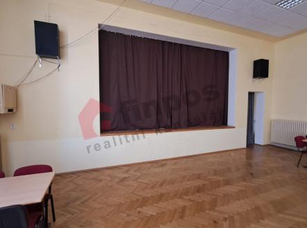 Pronájem komerčního objektu, nákupní středisko, 495 m²