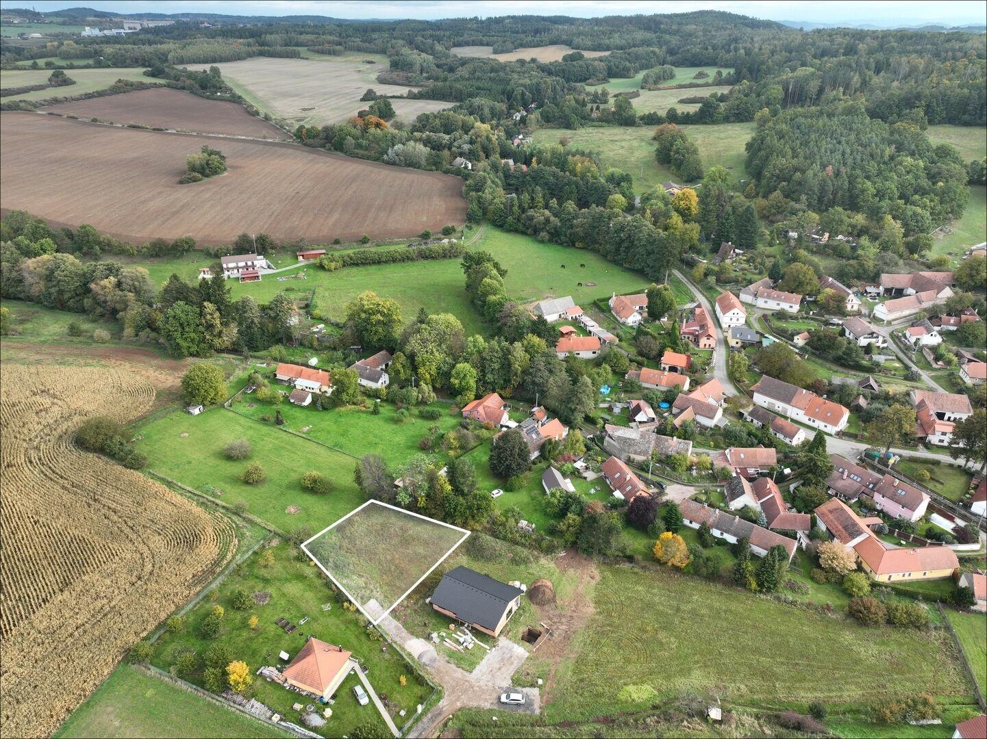 Stavební pozemek Ostrov u Tochovic 1 297m2