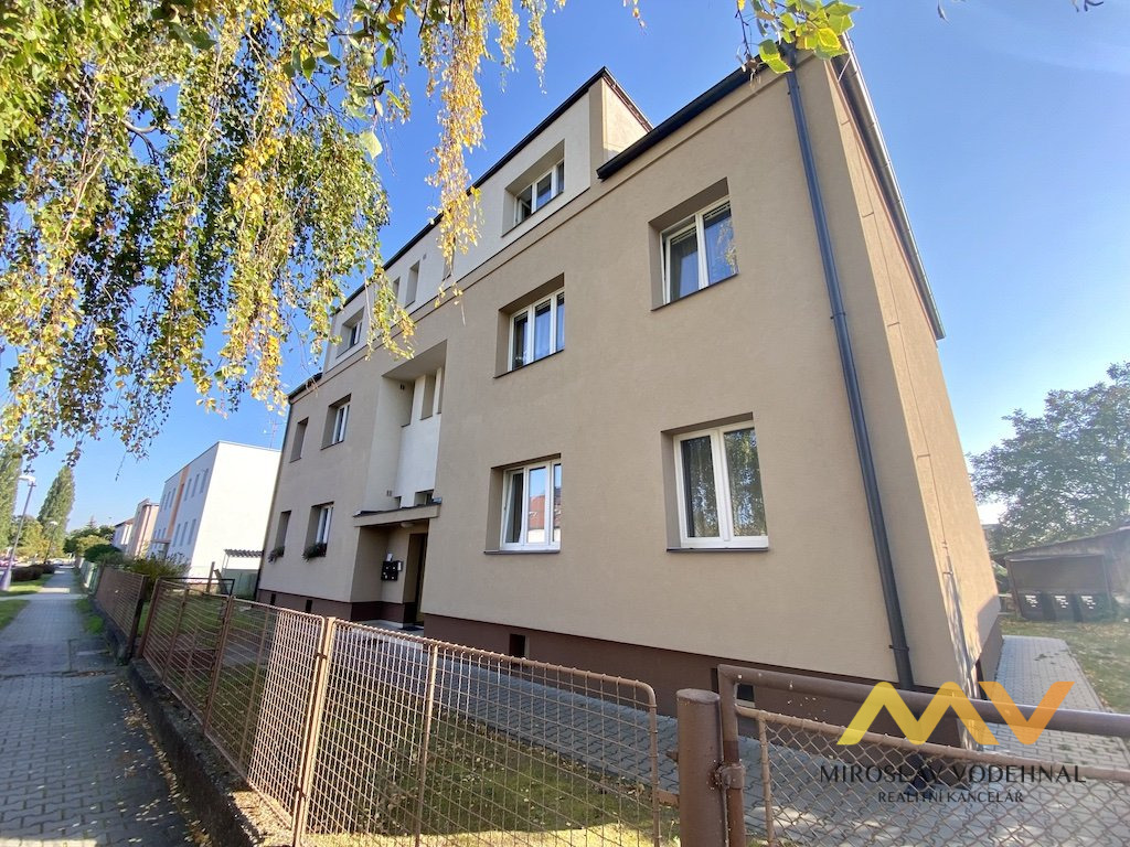 Pronájem rekonstruovaného bytu 1+kk se zahradou, 38 m2, Hradec Králové - ul. Maxe Malého.