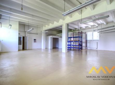 Pronájem - obchodní prostor, 200 m²