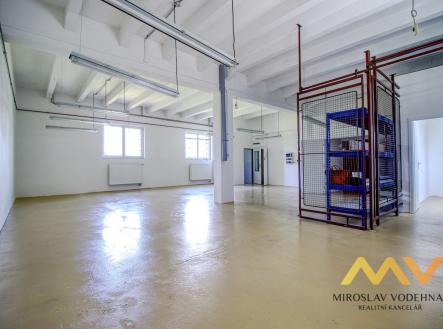 Pronájem - obchodní prostor, 200 m²