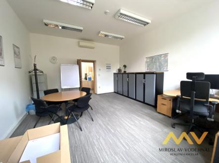 Pronájem kanceláře, 131 m²