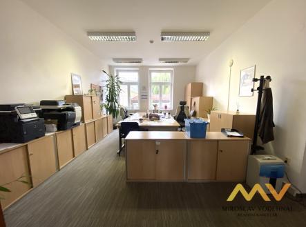 Pronájem kanceláře, 259 m²