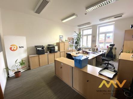Pronájem kanceláře, 259 m²