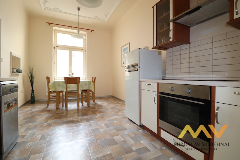 Pronájem rekonstruovaného bytu 2+1, 78 m², Hradec Králové - centrum.