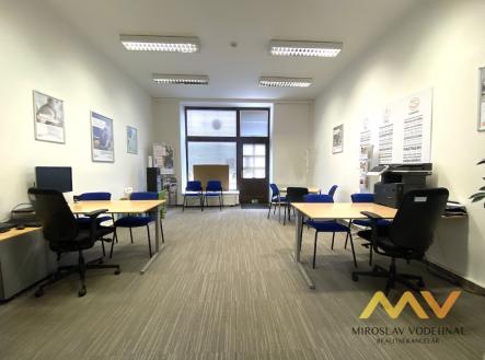 Pronájem komerčního objektu, administrativní budova, 306 m²