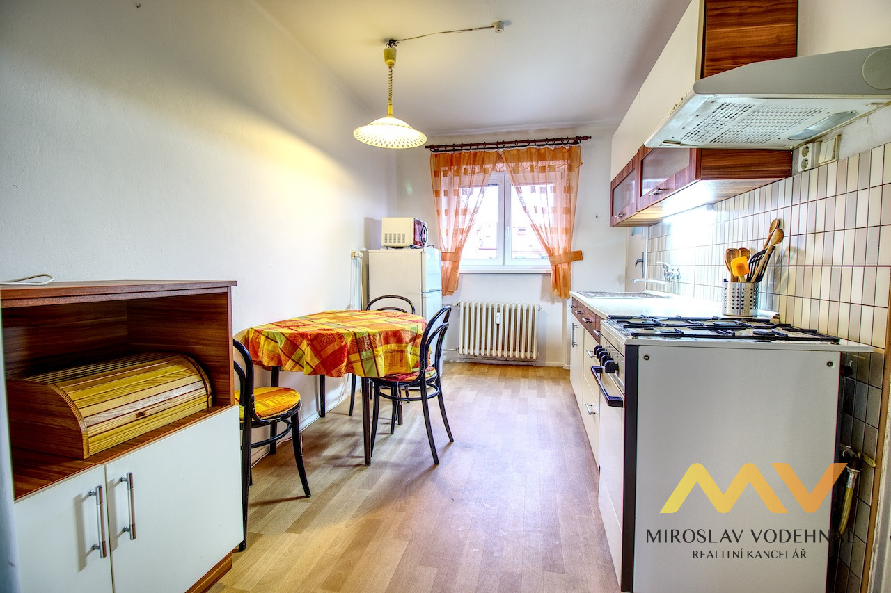 Pronájem zařízeného bytu 2+1, 55 m2 s balkónem, Hradec Králové – ul. Na Střezině.