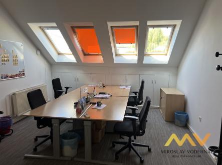 Pronájem kanceláře, 128 m²