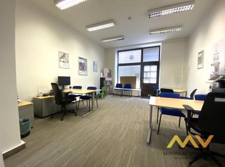 Pronájem kanceláře, 178 m²