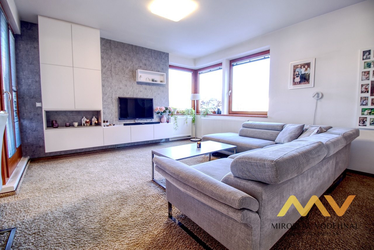 Pronájem nadstandardního bytu 4+kk, 95 m2, Hradec Králové - u Biřičky.