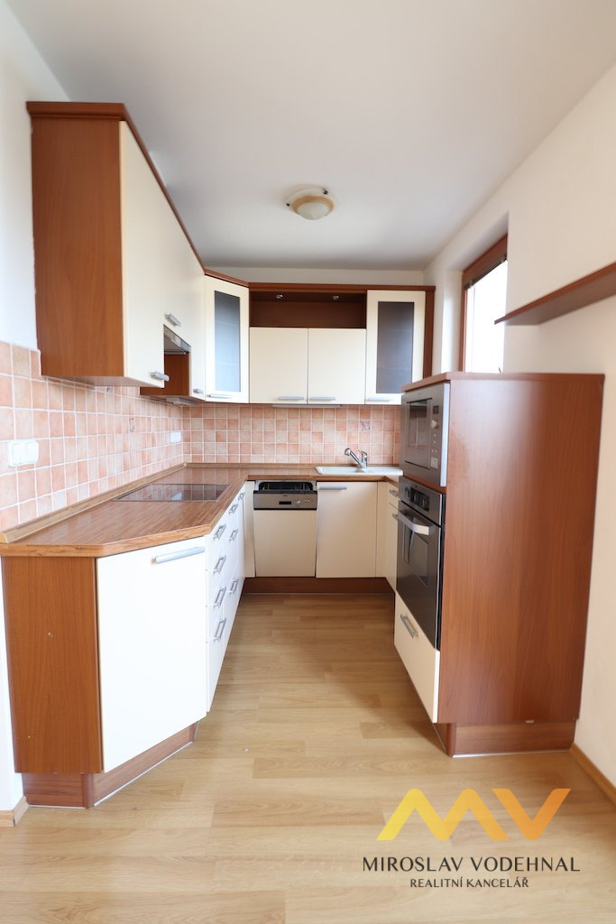 Pronájem bytu 2+KK, 64 m2 + terasa a balkon, park. stání, Hradec Králové - ul. Mrštíkova.