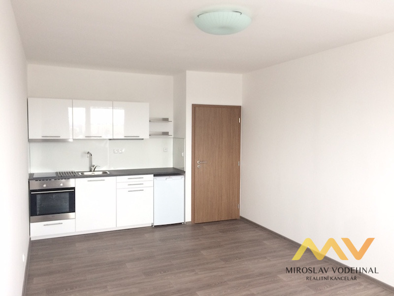 Pronájem rekonstruovaného bytu 1+kk, 30 m2, Hradec Králové - tř. Edvarda Beneše.