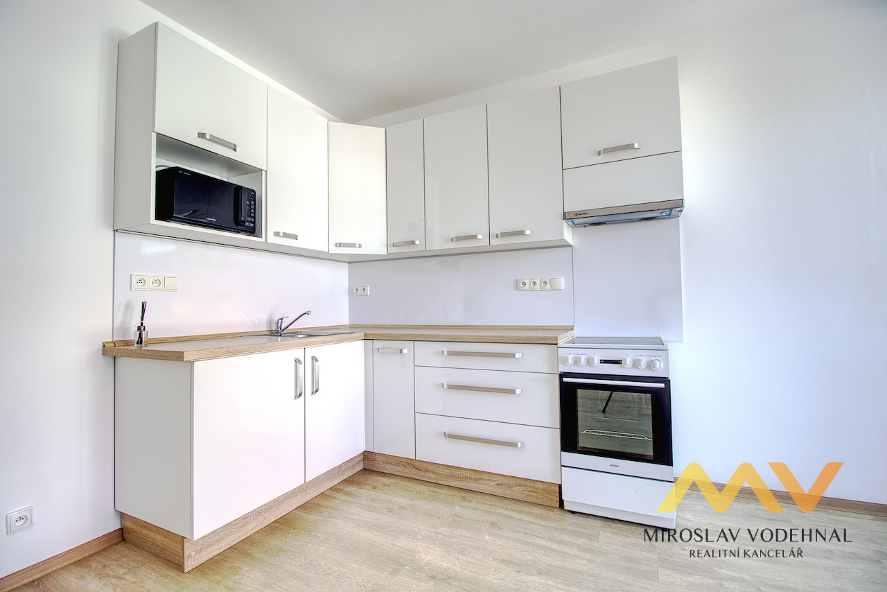 Pronájem bytu 2+kk s balkonem a 2 parkovacími místy, 66 m², Hradec Králové – Svobodné Dvory.