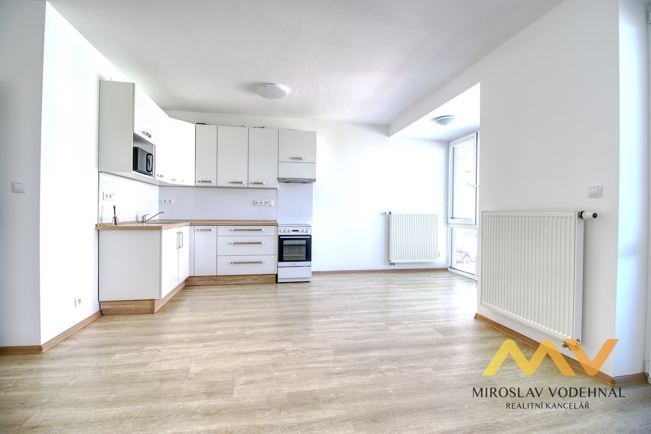 Pronájem bytu 2+kk s balkonem a 2 parkovacími místy, 66 m², Hradec Králové – Svobodné Dvory.