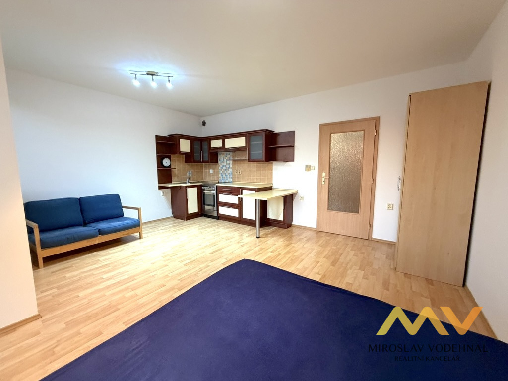 Pronájem útulného bytu 1+kk, 31 m2, Hradec Králové – ul. Ve Stromovce.